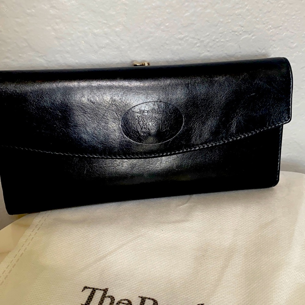 Burberrys’ Authentic Black Leather Wallet with Snap clip coin enclosure.